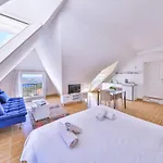 3 House *