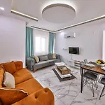 Apartament 3 House