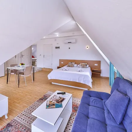 3 House * Kas