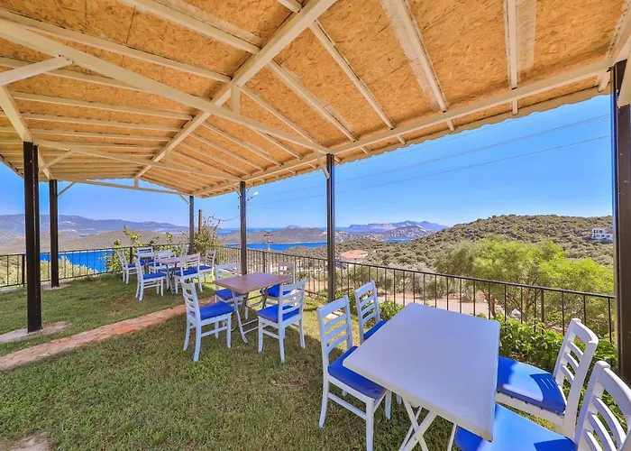 3 House アパート